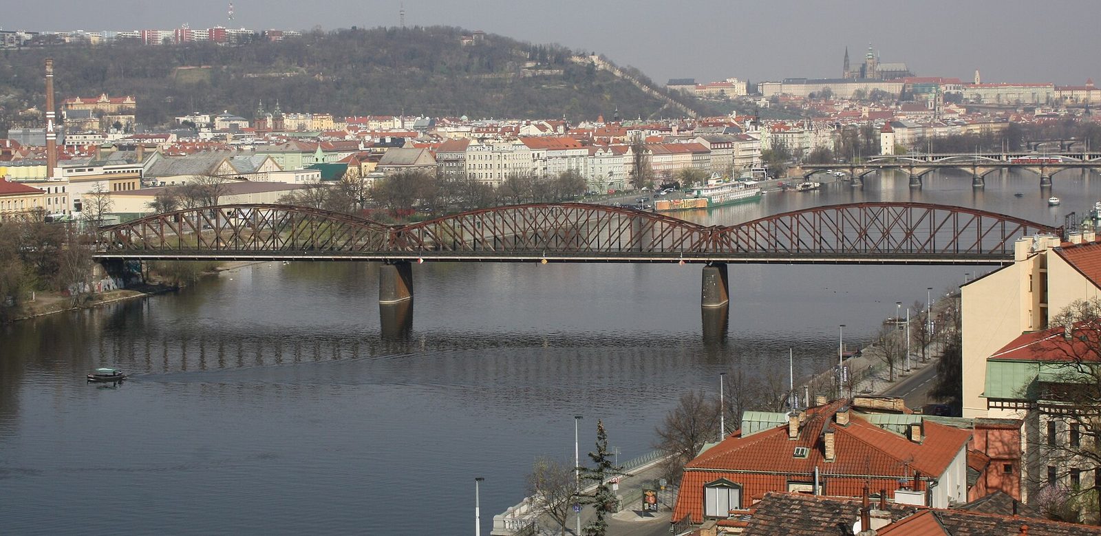 Železniční most na Výtoni - tři parabolické oblouky, pohled z Vyšehradu